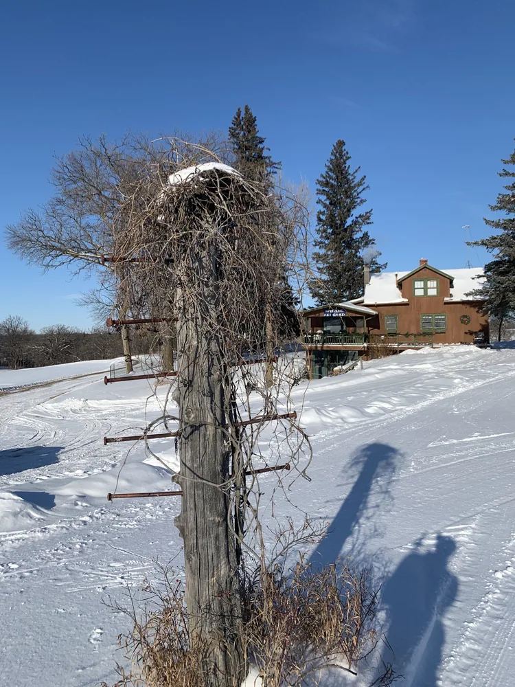 The old post at the trailhead at Spidahl Ski Gaard.